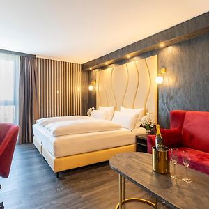 Zimmer mit Kingsize-Bett